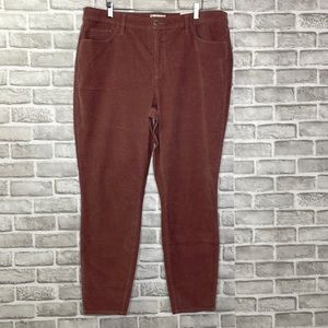 NWT.‎ Universal Threads high rise skinny deep rose colored pants.  Zipper fly.